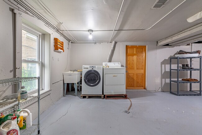 Building Photo - 3821 N Whipple St