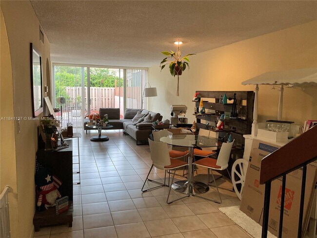 Building Photo - 6312 SW 139th Ct