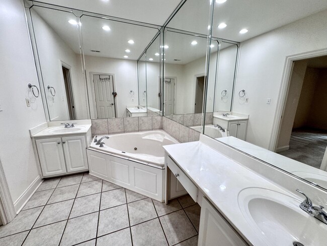 Building Photo - 88 St Annes Ct