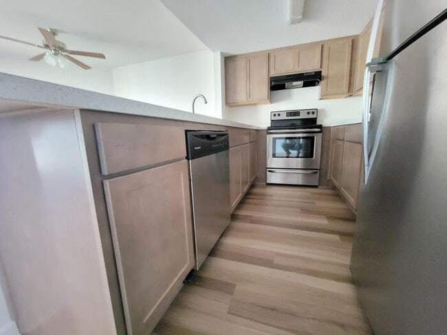 Building Photo - Renovated 1 bed 1 bath condo in gated comm...