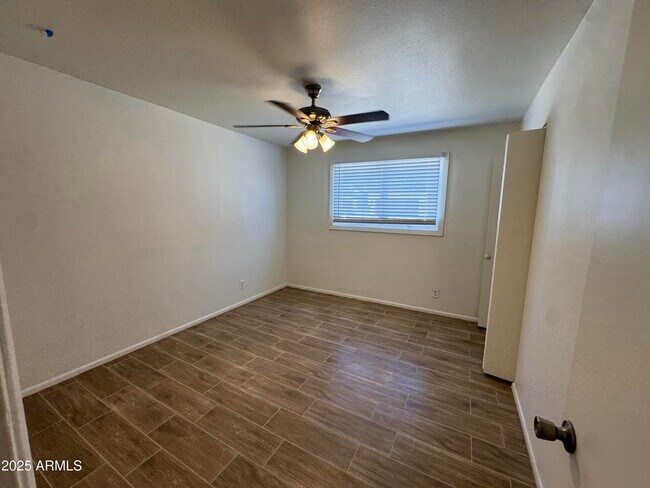 Building Photo - 1718 W Oraibi Dr