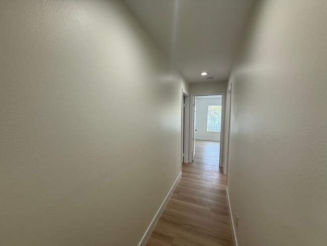 Building Photo - 3-Bedroom Home with Dual Fireplaces, Dual Balconies, and Community Pool in Valencia!