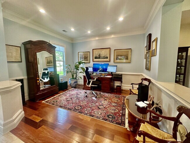 Building Photo - Spacious Beautifully Appointed Two Bedroom...