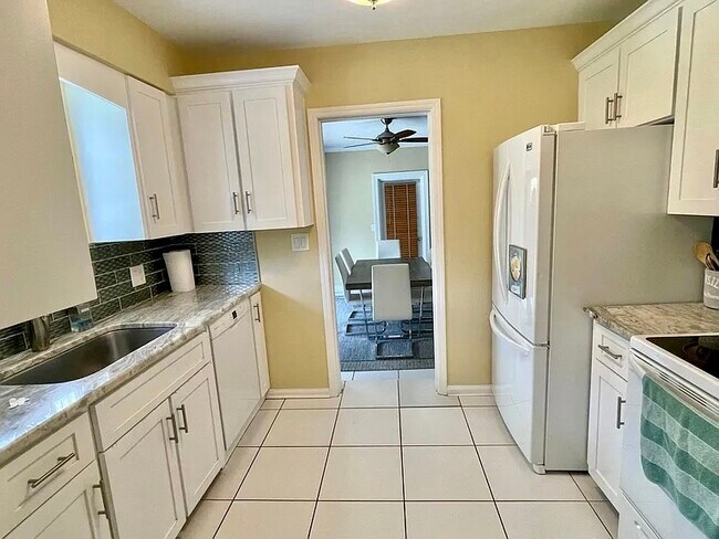 Building Photo - 235 Fordham Dr