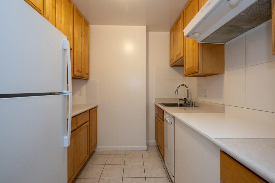 Building Photo - 1701 Judah St