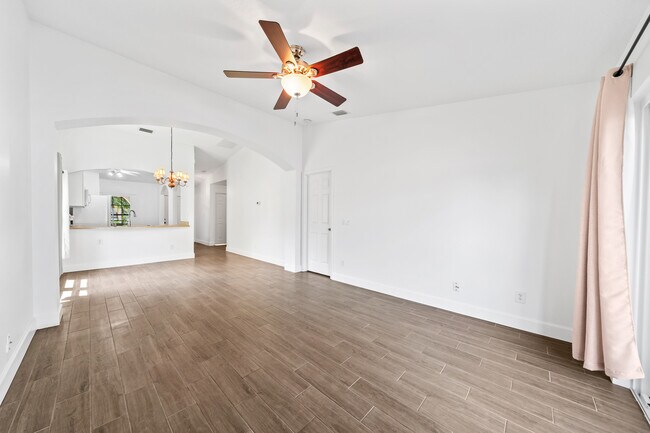 Building Photo - 890 Luminary Cir