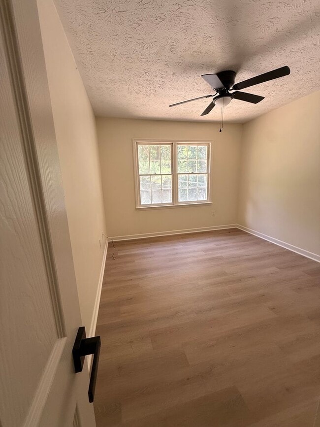 Building Photo - 208 Highland Park Dr
