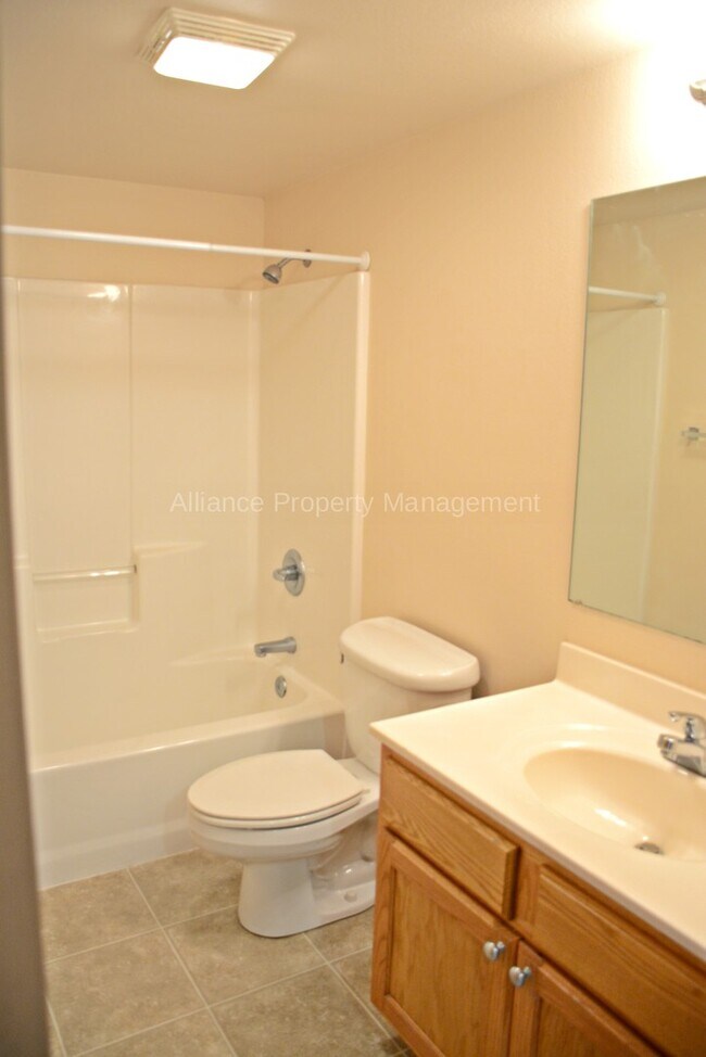 Building Photo - Vattier St. 928-30