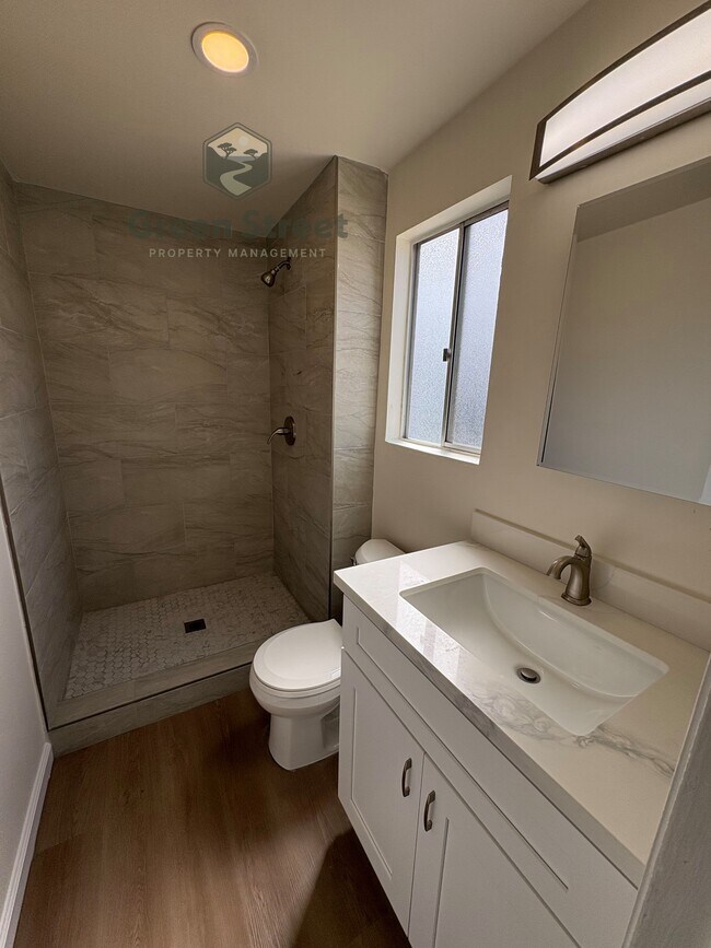 Building Photo - 1719 Oliver Ave