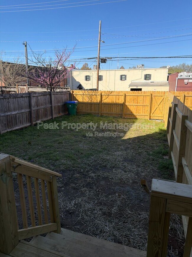 Building Photo - 3016 Parkwood Ave