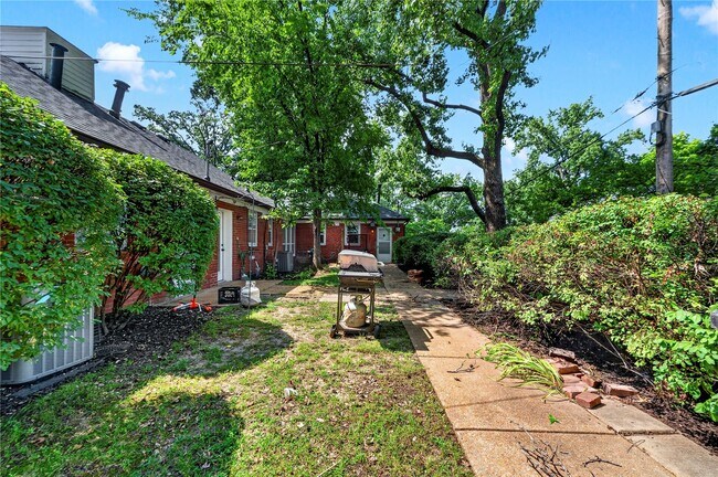 Building Photo - 725 Berick Dr