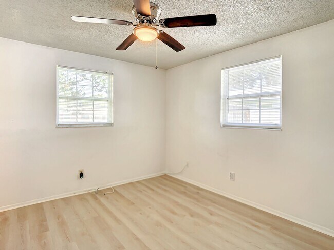 Building Photo - 4 Bedroom POOL Home in Largo