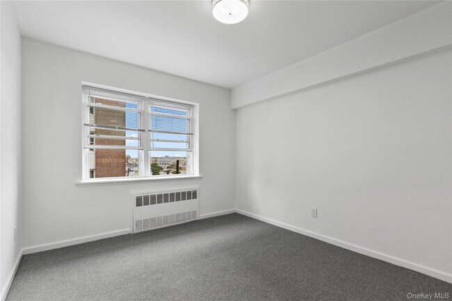 Building Photo - 740 E Broadway