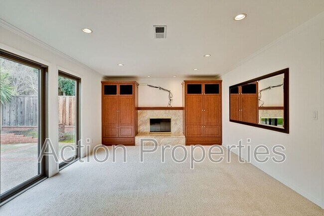 Building Photo - 2685 Yorkton Dr