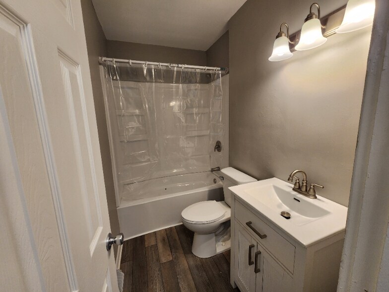 Building Photo - 2049 34th St