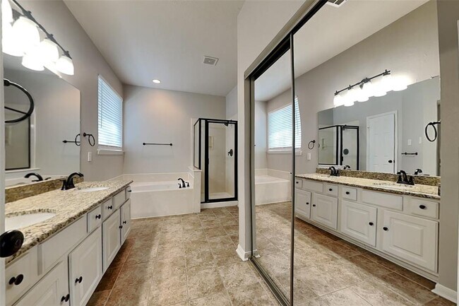 Building Photo - 59 Terraglen Dr