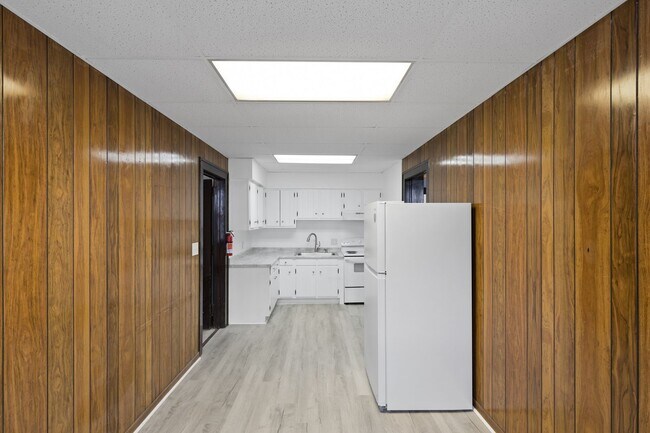 Building Photo - 2 N Huron St