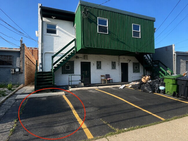 Building Photo - 3923 W Howard St