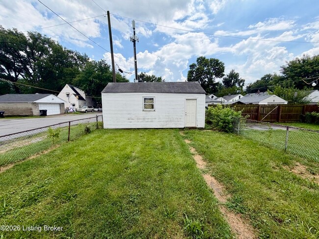 Building Photo - 900 Beecher St