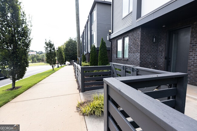Building Photo - 1836 Memorial Dr SE