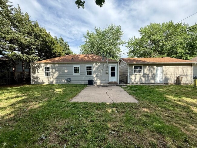 Building Photo - 633 Atherton St