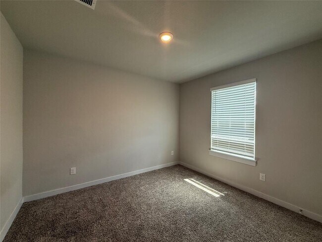 Building Photo - 110 Dedina Dr