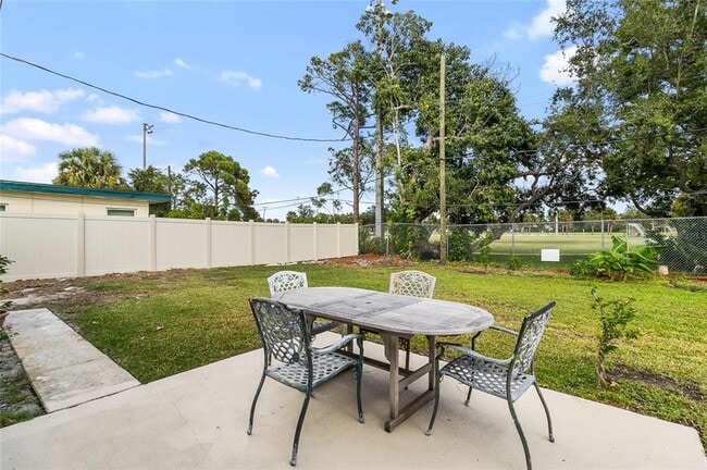 Building Photo - 3700 Whiting Dr SE