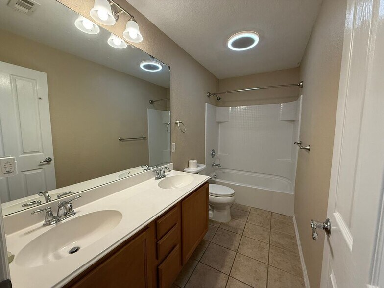 Building Photo - 3708 Greenridge