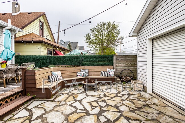 Building Photo - 1547 Hoyt Ave