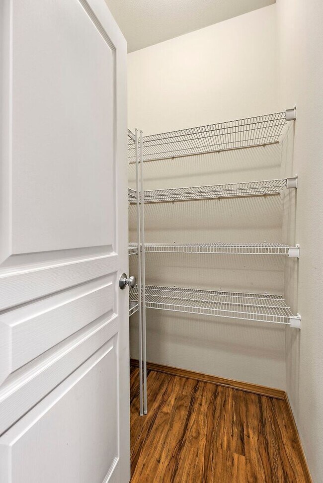 Building Photo - Vaulted Ceilings, A/C & Fully Fenced Yard – Beautiful 3-Bedroom Olympia Home!