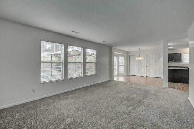 Building Photo - 10150 Meadow Glen Dr