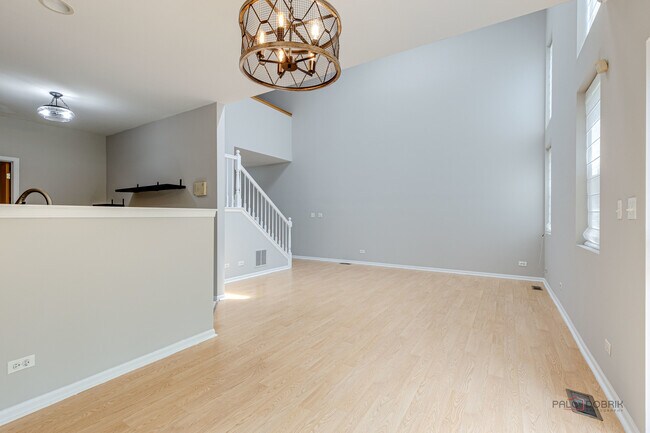 Building Photo - 708 Valley View Ct