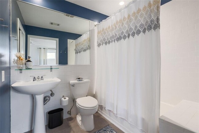 Building Photo - 3005 E 14th St