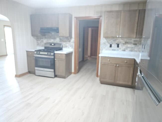 Building Photo - 212 Maevi Dr