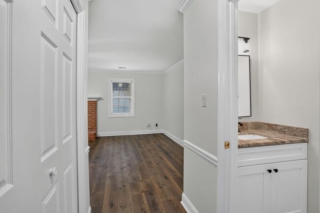 Building Photo - 1055 Westfield Trace