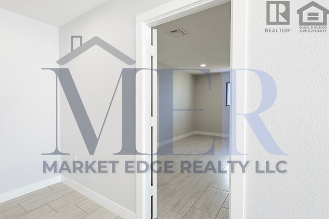 Building Photo - 3Bed/3Bath Home in 55+ Age Restricted Community in Sun City! Move-In Ready on 06/04/2026! -- FULL...