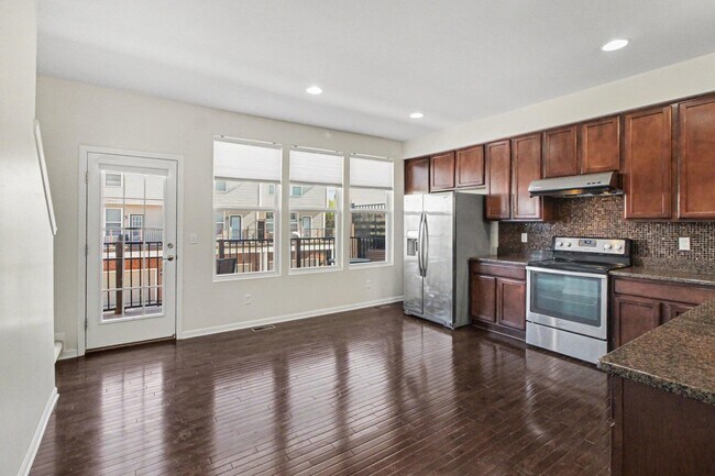 Building Photo - 27898 Hopkins Dr