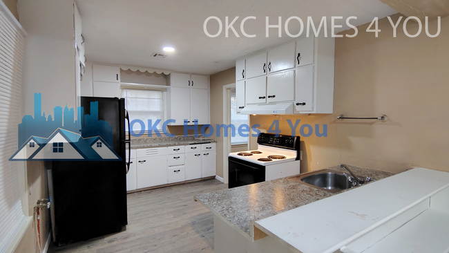 Building Photo - Start The New Year Here! 3 Bedroom, 1 Blk. So.of UCO