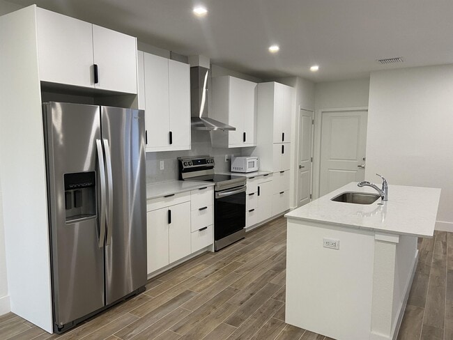 Building Photo - 365 Bella Sol Way