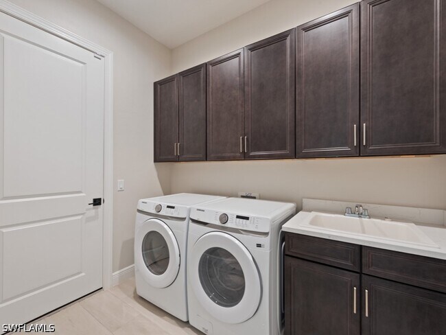 Building Photo - 837 99th Ave N