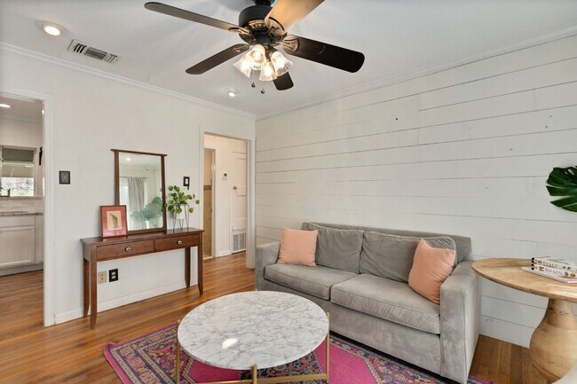 Building Photo - Classic home in the heart of Terrell Heights