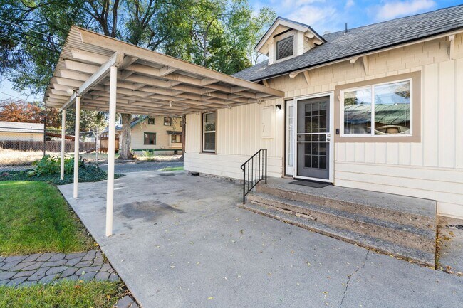 Building Photo - 206 W Waverly Pl