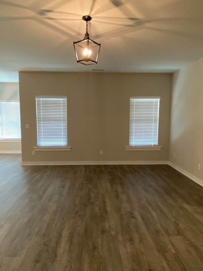 Building Photo - Home for Rent in Jemison, AL...  Available...