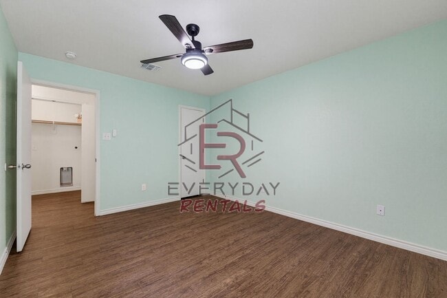 Building Photo - 913 Ashwood St