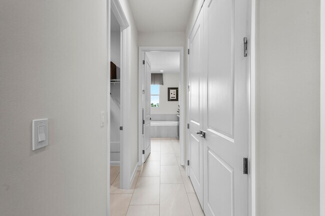 Building Photo - 16171 Oakview Dr