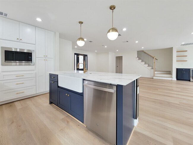 Building Photo - 20223 Laurel Lock Dr