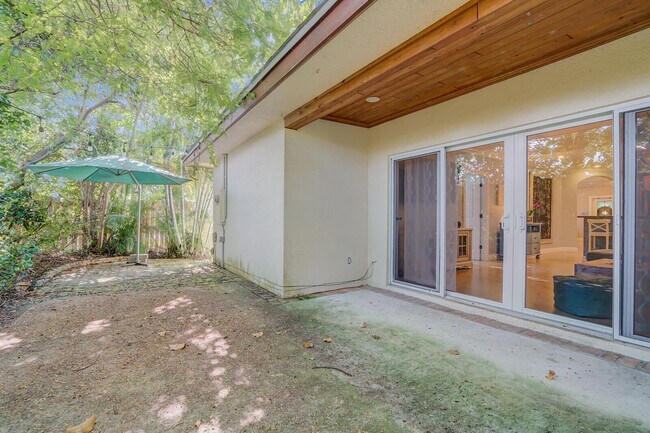 Building Photo - 715 SW 25th Pl