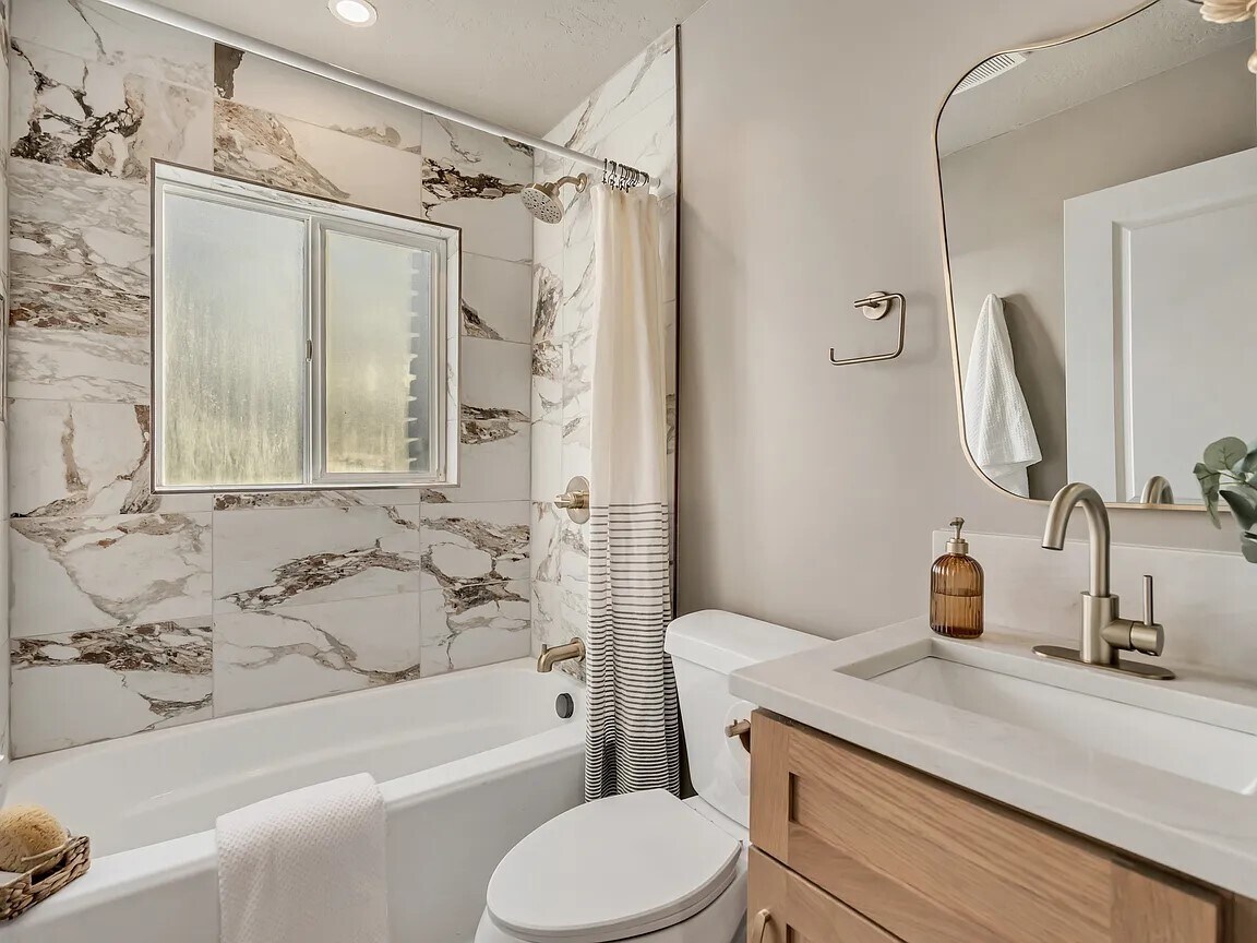 Building Photo - 2590 E 2100 S