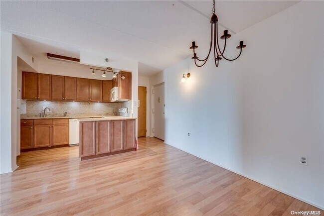 Building Photo - 205 Mineola Blvd