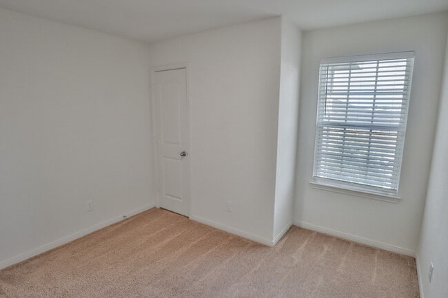 Building Photo - 15206 Sleepy River Way